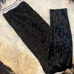 *NEVER WORN* Victoria Secret Suede Legging with band logo S